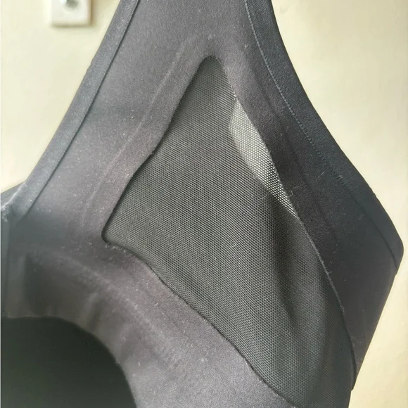Lululemon Swift Speed Sports Bra - Black - Picture 3 of 10